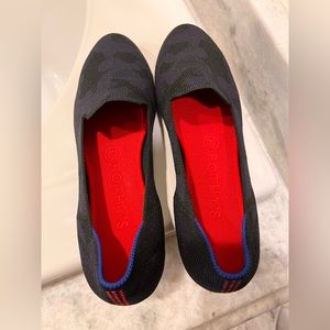 NEW *Rare* Rothy’s midnight camo loafers 8.5